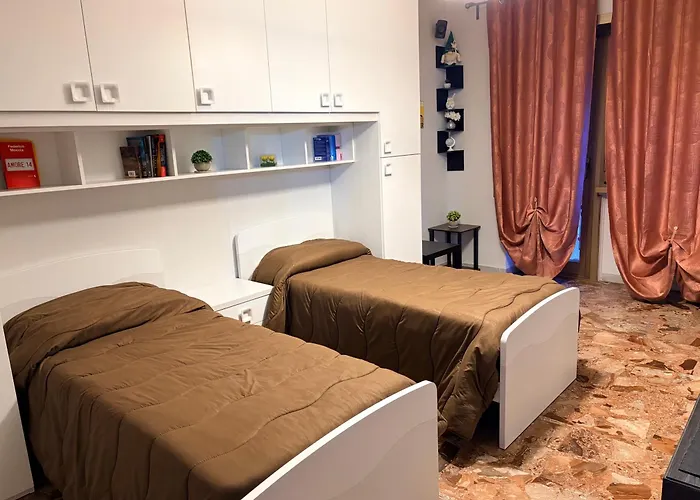 Modern 2 Bedroom Flat With Private Parking - Rome